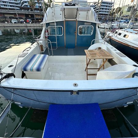 !!Boat With Ac In Port Forum 2 Bikes Included!! Hotell Sant Adrià de Besòs Exteriör bild
